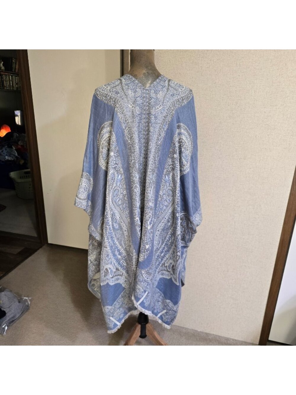 Chicos One Size Open Front Kimono Blue Paisley Lightweight Cover up Shawl